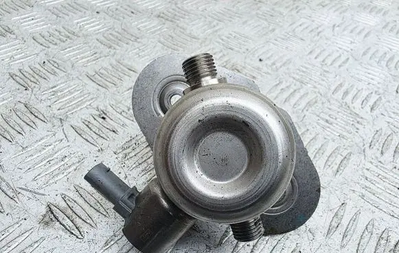 Mini One - Cooper F56 F55 Fuel injection high pressure pump 7636881 13517636881 0261520249