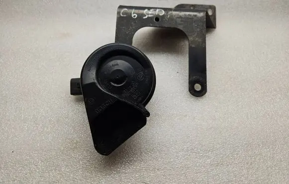 Audi A6 S6 C6 4F Horn signal 4F0951229