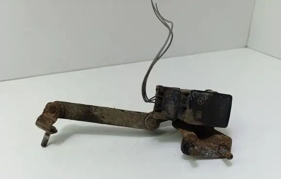 Mercedes-Benz E W211 Air suspension front height level sensor A0105427717