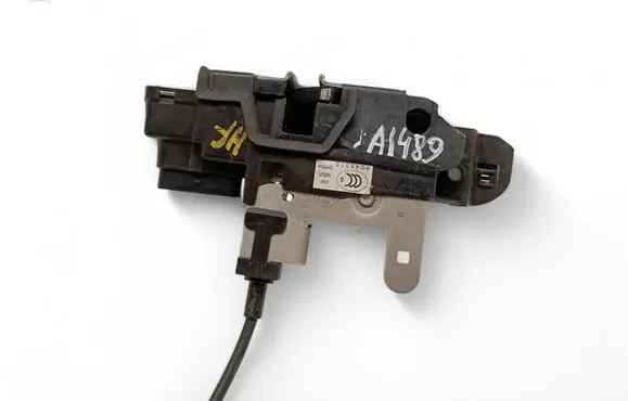 Volvo V40 Front door lock 31440392