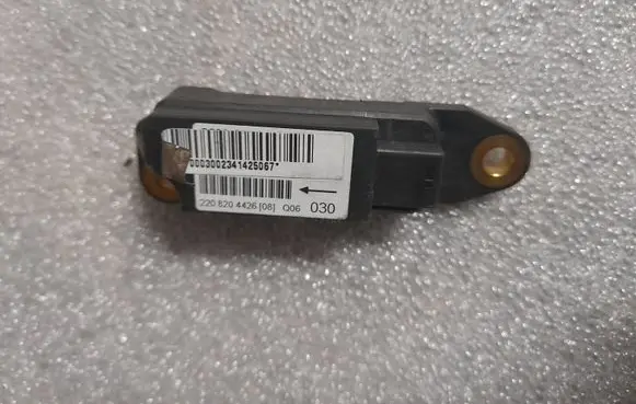 Mercedes-Benz S W220 Airbag deployment crash/impact sensor 2208204426 A2208204426