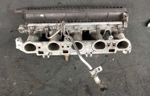 Volvo V70 Intake manifold 30650184