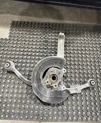 BMW X6 G06 Front wheel hub spindle knuckle 6876655