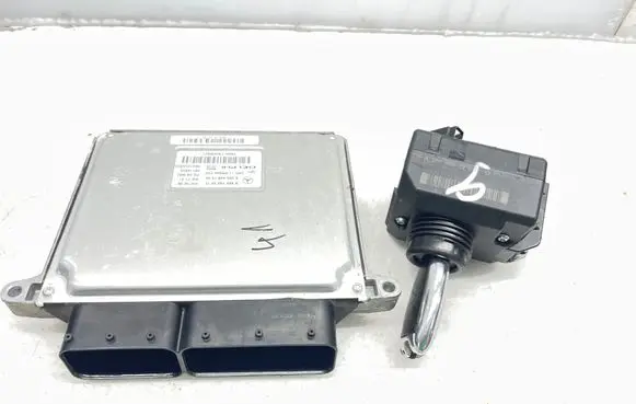 Mercedes-Benz C W204 Engine ECU kit and lock set A6461504572 A2079057201