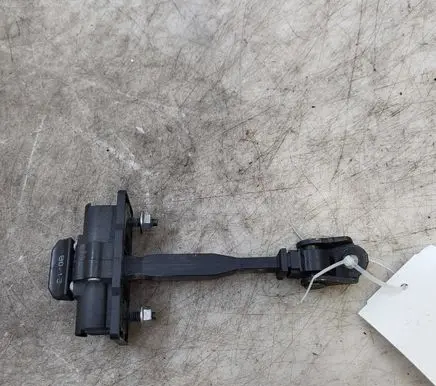 Peugeot 2008 II Rear door check strap stopper