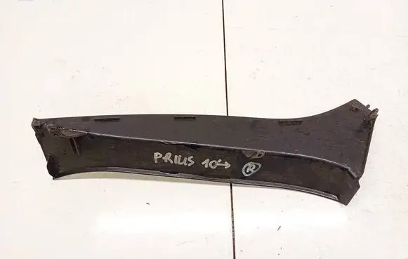 Toyota Prius (XW30) Rear/tail light trim molding p8007