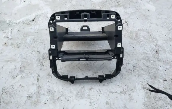Renault Trafic III (X82) Radio/GPS head unit trim 