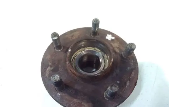 Nissan Primera Rear wheel hub