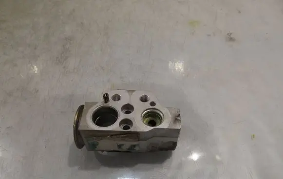 Skoda Fabia Mk2 (5J) Air conditioning (A/C) expansion valve 