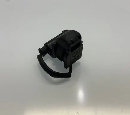 Mercedes-Benz CLS C219 Windshield washer spray nozzle A2308600347 2308600347