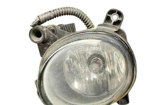 Volkswagen PASSAT CC Front fog light 8T0941700 36191630