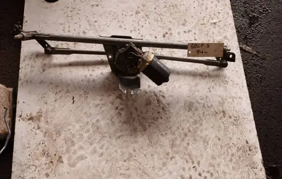 Volkswagen Golf III Front wiper linkage 