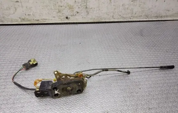 Hyundai Galloper Front door lock 