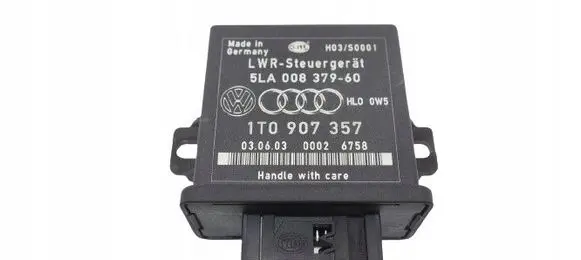 Volkswagen Jetta V Light module LCM 1T0907357