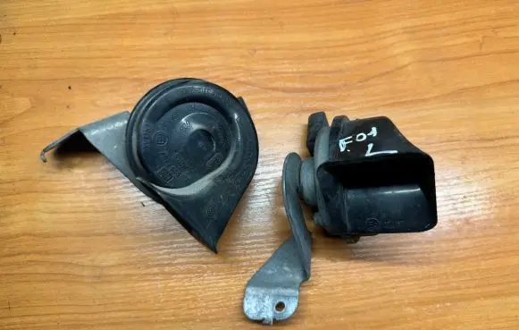 BMW 7 F01 F02 F03 F04 Horn signal 703881157 C12143