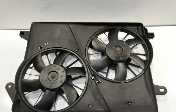 Chrysler 300 - 300C Radiator cooling fan shroud