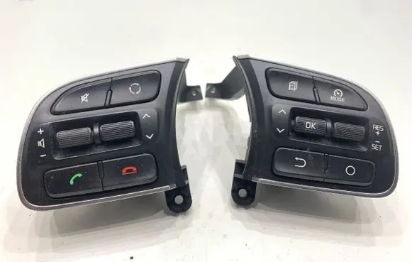 Steering wheel buttons/switches