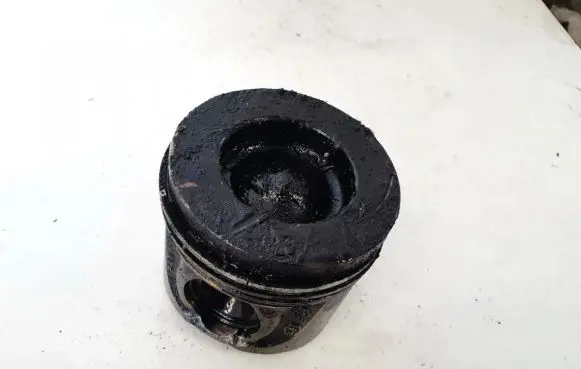 Opel Vivaro Piston 10653