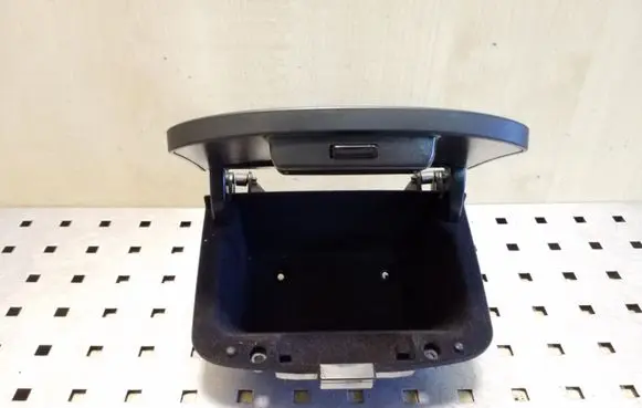 Glove box