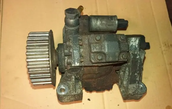 Fuel injection high pressure pump