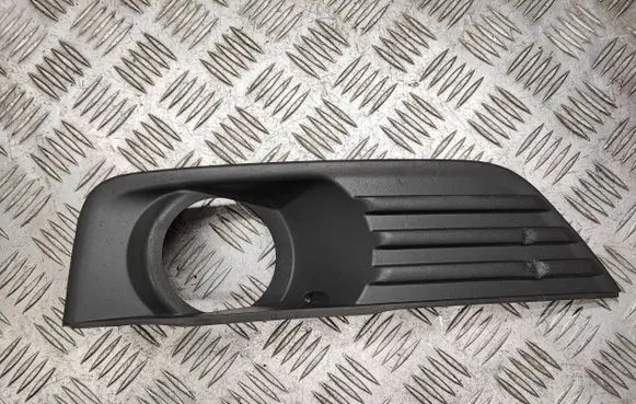 Ford Focus Front fog light trim/grill 4M5119953AE