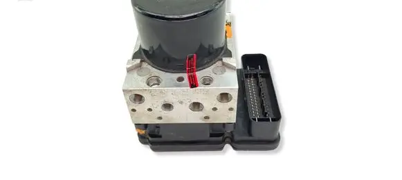 Volvo V70 ABS Pump 30681619 P30681619