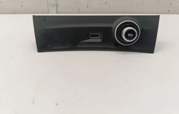 Alfa Romeo Stelvio USB socket connector 00505493820 156155232