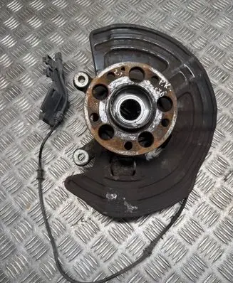 Mercedes-Benz A W176 Front wheel hub A2464210720