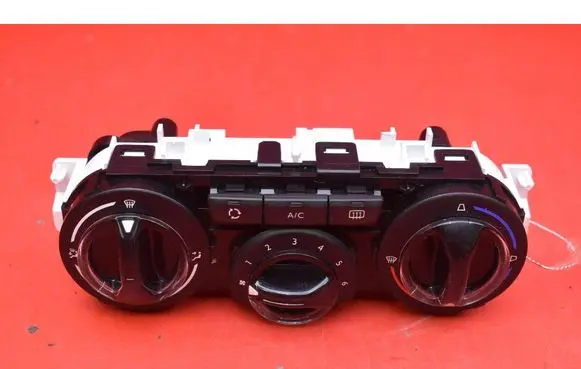 Peugeot 208 I Climate control unit 9819611577