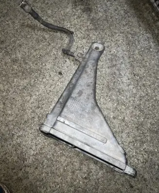 BMW 7 E38 Engine mounting bracket 1093256