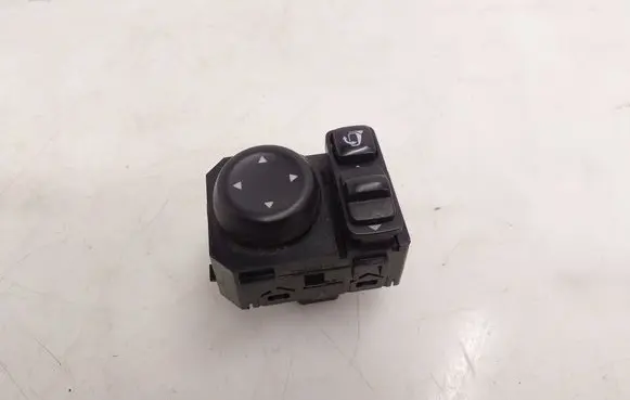 Nissan X-Trail T32 Wing mirror switch 15325SN