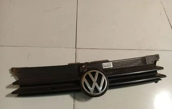 Volkswagen Golf IV Front grill 1J0853651F