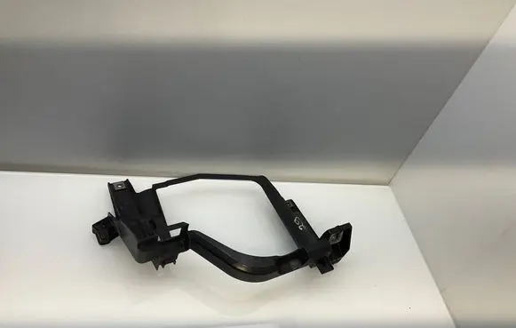 BMW 5 E60 E61 Headlight/headlamp mounting bracket 15873700