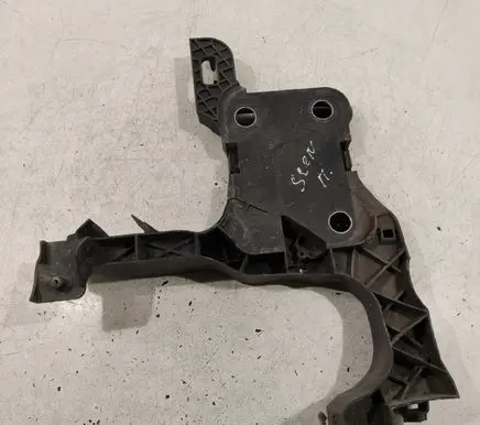 Front bumper mounting bracket