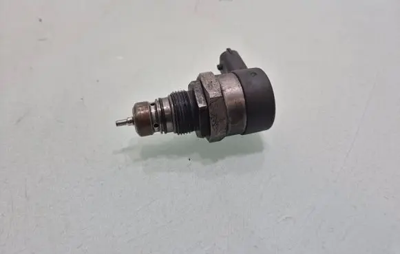 Jeep Grand Cherokee Fuel pressure regulator 0281006209