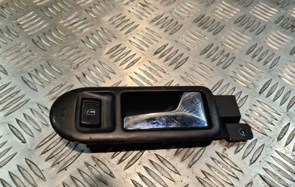 Volkswagen PASSAT B5 Front door interior handle 3B1837114