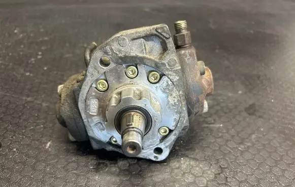 Toyota Avensis T250 Fuel injection high pressure pump 221000G010