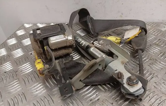 Honda FR-V Front seatbelt 6042797B