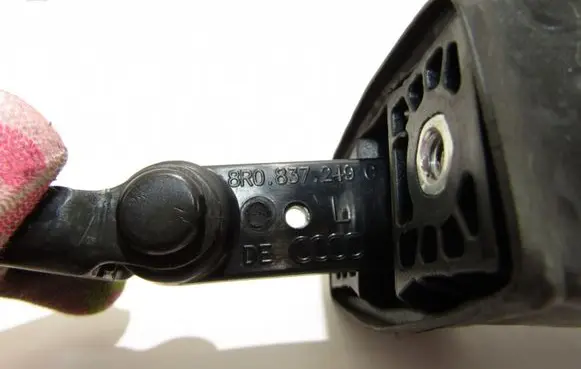 Audi Q5 SQ5 Front door check strap stopper 8R0837267B