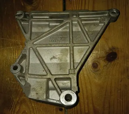 Volkswagen Touareg I Generator/alternator bracket 070903143C