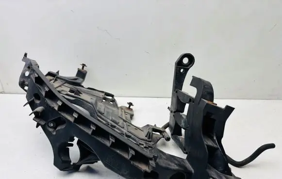 Audi A4 S4 B8 8K Headlight/headlamp mounting bracket 1301073034 8K0805608A