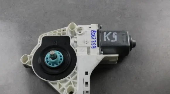 Audi Q3 8U Rear door window regulator motor 8K0959811A