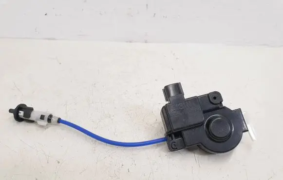 Fuel tank cap lock motor