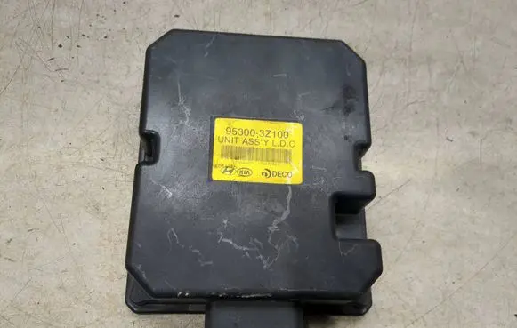 Hyundai i40 Engine control unit/module 953003Z100