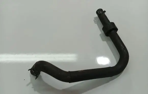 Volkswagen Polo IV 9N3 Engine coolant pipe/hose