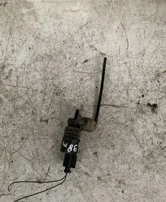 Volkswagen PASSAT B5 Windscreen/windshield washer pump