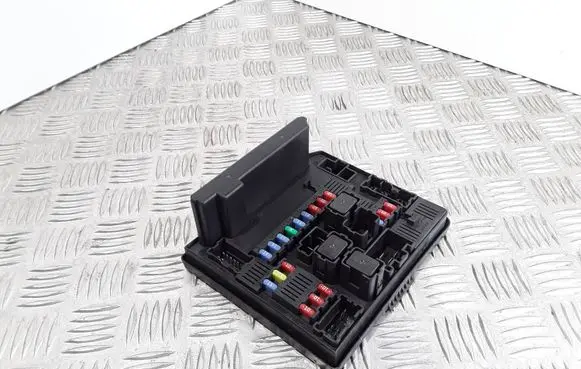 Nissan Qashqai Fuse module 284B7JD00B
