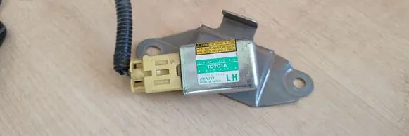 Toyota Land Cruiser (J120) Airbag deployment crash/impact sensor 8983060020