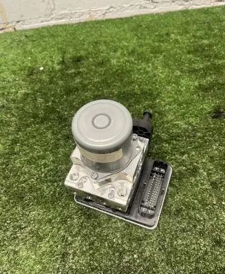 Mercedes-Benz E W213 ABS Pump A2139006034