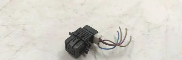 BMW 3 E46 Brake pedal sensor switch 8372647